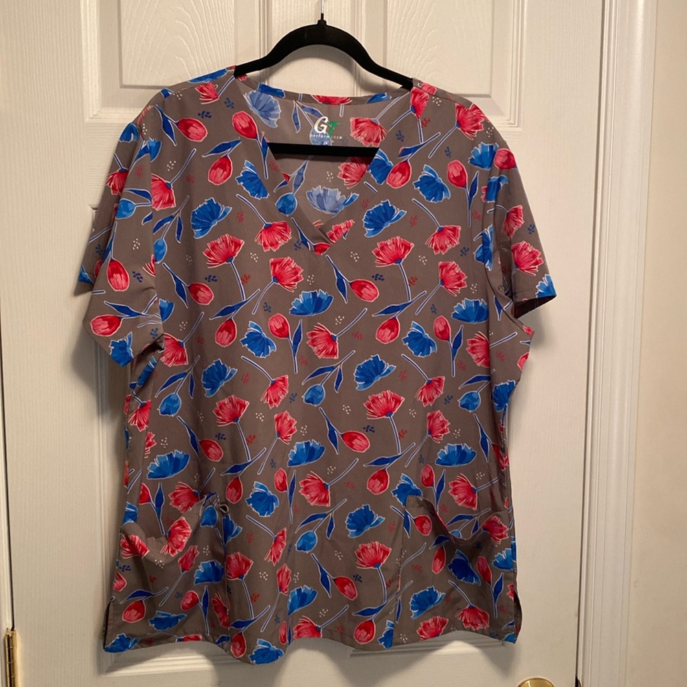 GT Performance Floral Scrub Top…size 2X
